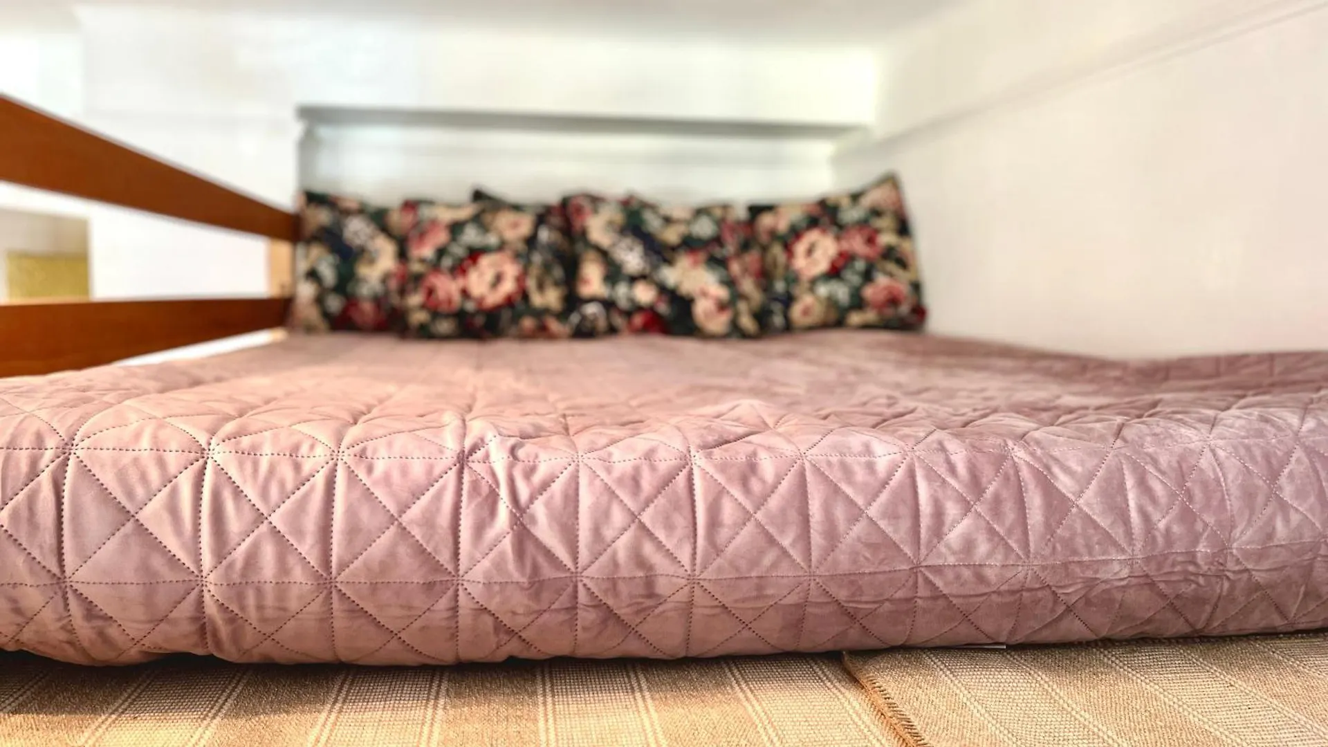 Cozy Art Flat Downtown Buda Budapest Apartment